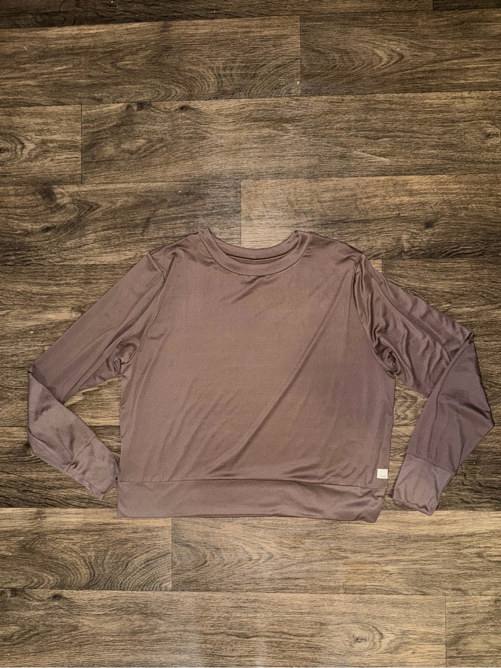 Vuori Daydream long-sleeve lightweight crew neck top. Women’s size XL Like New!